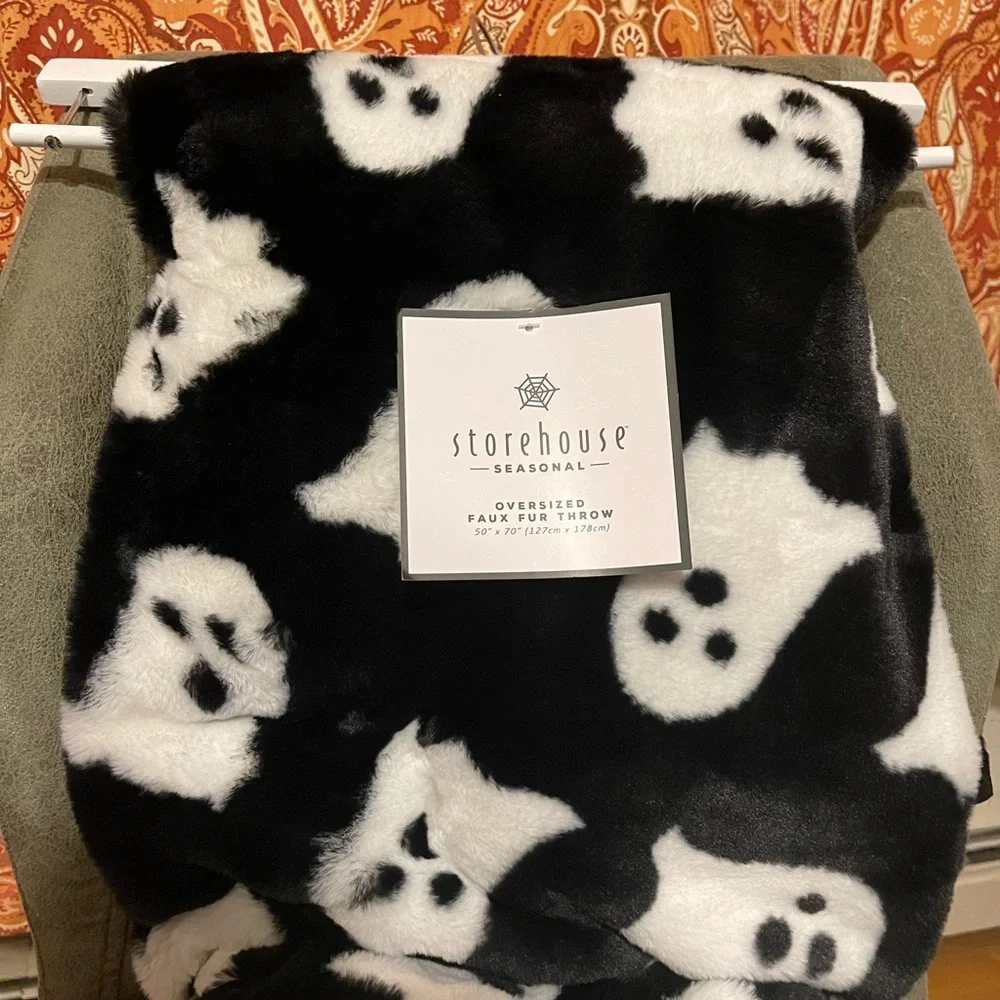 Halloween Storehouse Faux Fur Ghost Throw Blanket